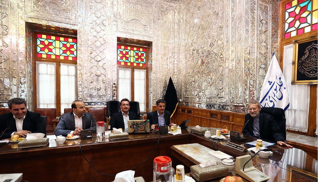 لاریجانی در نشستی با مدیرعامل شرکت راه آهن جمهوری اسلامی تاکید کرد:   تکمیل ناوگان ریلی با سرمایه گذاری های خارجی