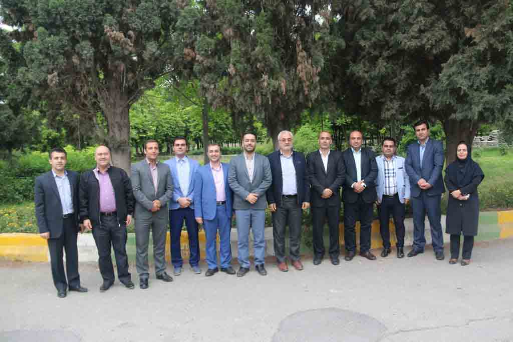 دیدار یاسر فیروزی شهردار بهشهر و مسولان واحد در روز شورا با اعضای شورای شهر
