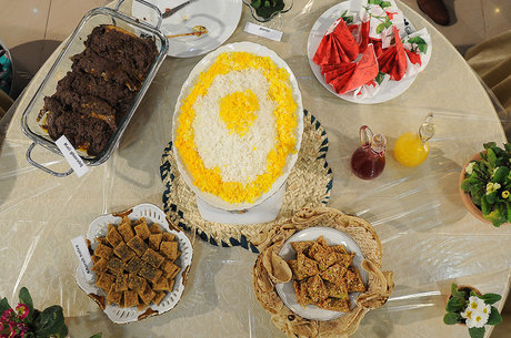 جشنواره غذا، شیرینی و نان سنتی در گناباد برگزار شد