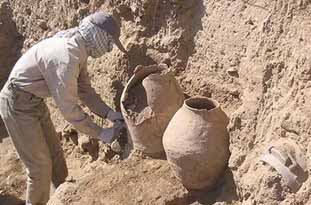 سنگ صندوقچه‌ای در حفاری غیرمجاز کشف شد