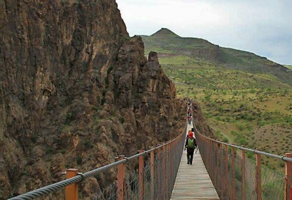 احداث سومین پل معلق بزرگ جهان درمنطقه گردشگری ازناوشهرستان خلخال