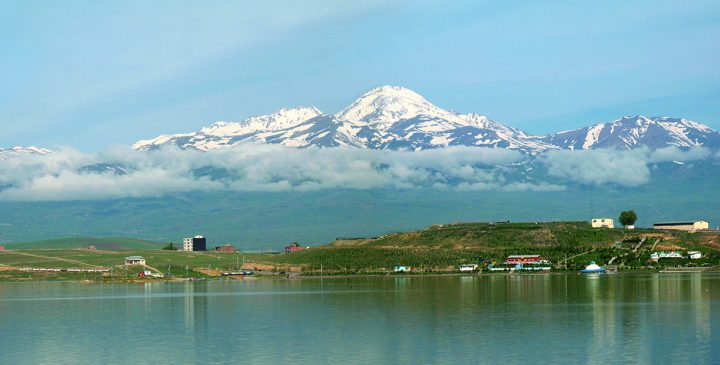 دریاچه شورابیل تنها دریاچه درون شهری ایران