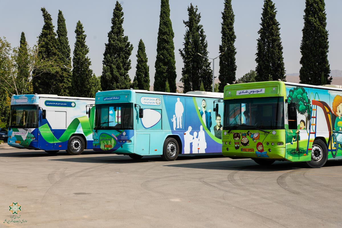 شهرداری شیراز از ۶ دستگاه اتوبوس اجتماعی رونمایی کرد