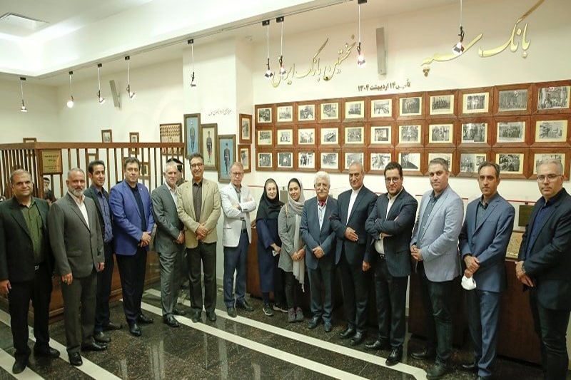 بازدید جمعی از مدیران روابط عمومی سازمان ها و نهادها از موزه بانک سپه