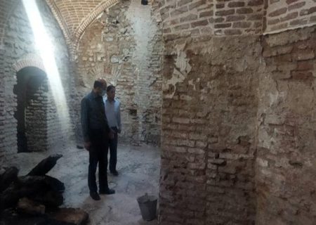 بازدید مدیركل میراث‌فرهنگی آذربایجان غربی از مراحل مرمت حمام قپان شاهین‌دژ