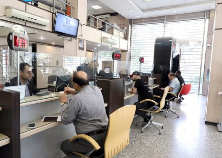 فروش ارز اربعین به زائرین حسینی در مرز شلمچه توسط بانک صادرات ایران