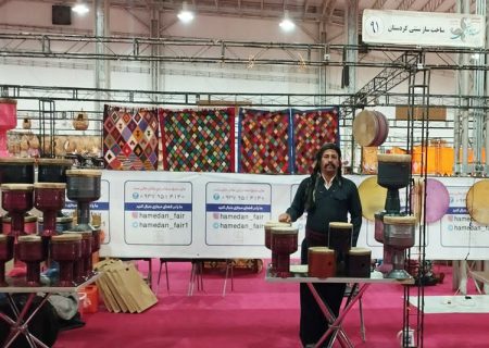 آثار صنعتگران کردستانی در نمایشگاه صنایع‌دستی همدان به‌نمایش درآمد
