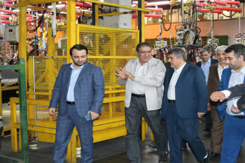 بازدید مدیرعامل بانک صادرات ایران از دو شرکت خودروساز در کرمان