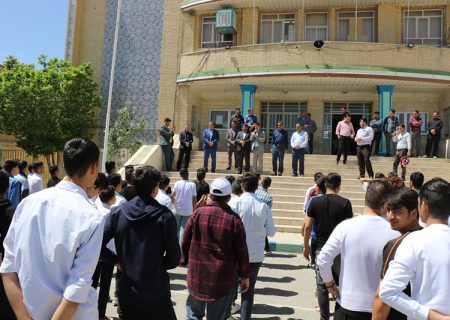 آموزگاران شهر صالحیه مورد تقدیر شهردار و اعضای شورای اسلامی قرار گرفتند