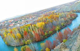 جادوی هزار رنگِ پاییز در زاینده‌رود در شهرستان سامان