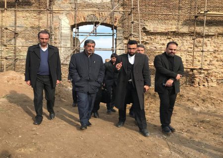 بازدید وزیر میراث فرهنگی از قلعه تاریخی تنها جزیره ایرانی دریای خزر